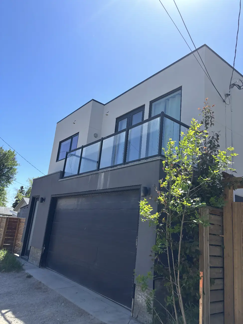 The same laneway suite finished in white and charcoal acrylic stucco